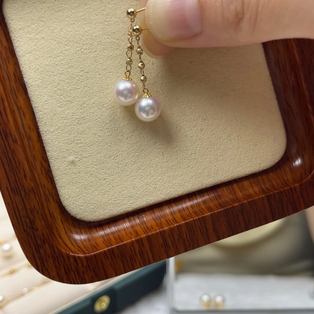 18K金镶嵌海水珍珠耳饰