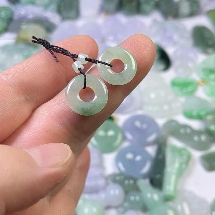 翡翠未镶嵌颈饰耳环