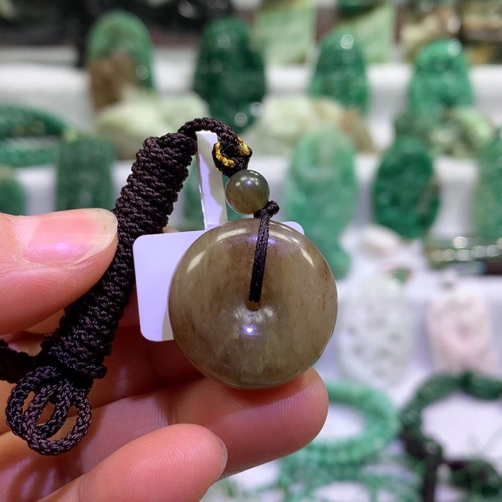 独山玉未镶嵌颈饰