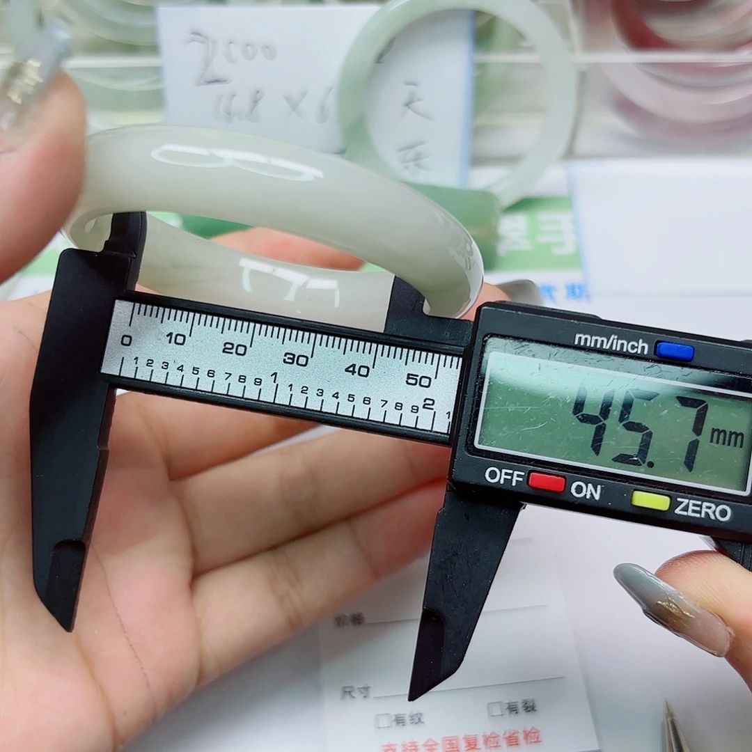 未镶嵌手镯石英质玉84/5453