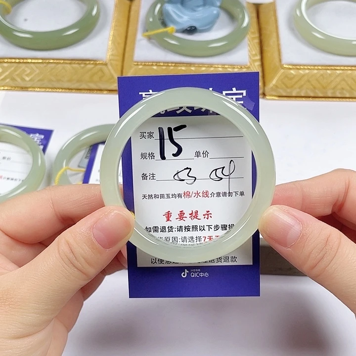 和田玉未镶嵌手镯