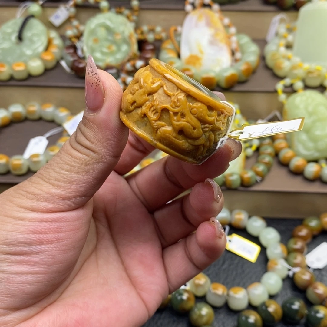 透闪石质玉未镶嵌吊坠(不含链)