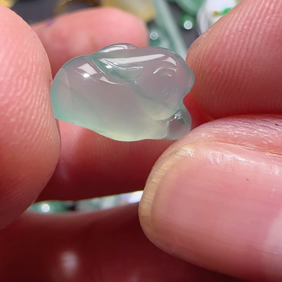 定制翡翠未镶嵌天然翡翠兔子