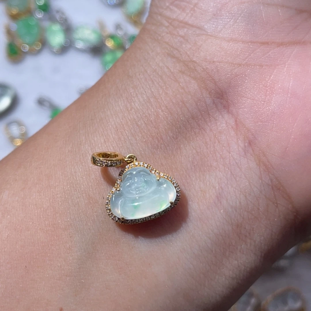 颈饰18K金镶嵌翡翠