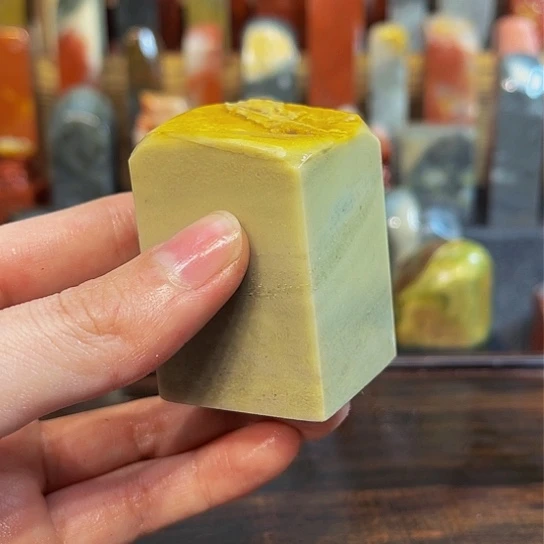 寿山石印石郭*宝寿山石印石