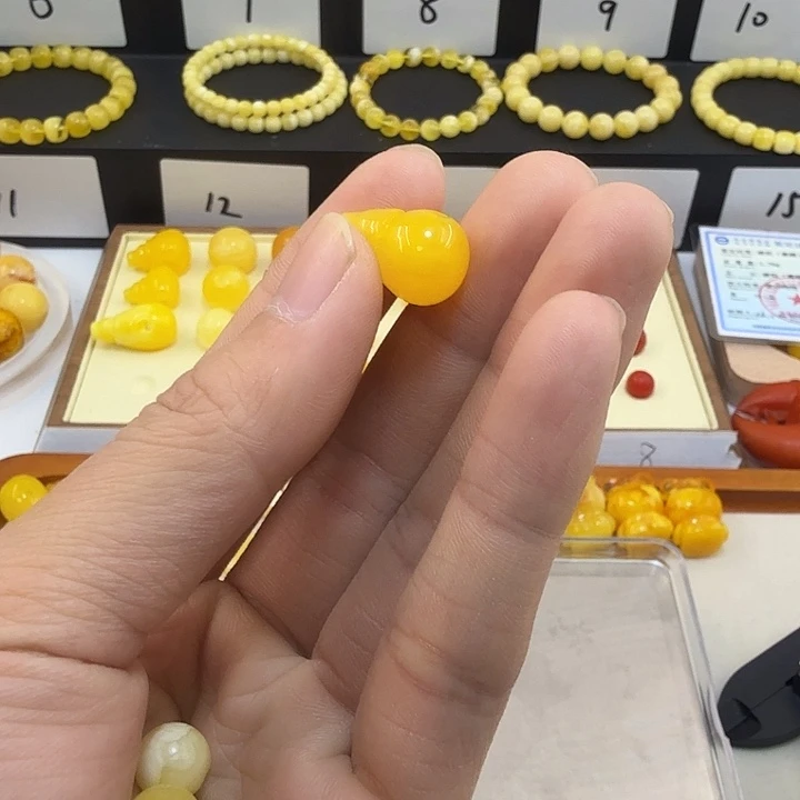 琥珀未镶嵌裸石鸡油黄三通