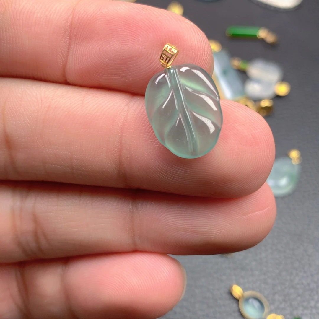 【闪购商品】颈饰18K金镶嵌翡翠翡翠