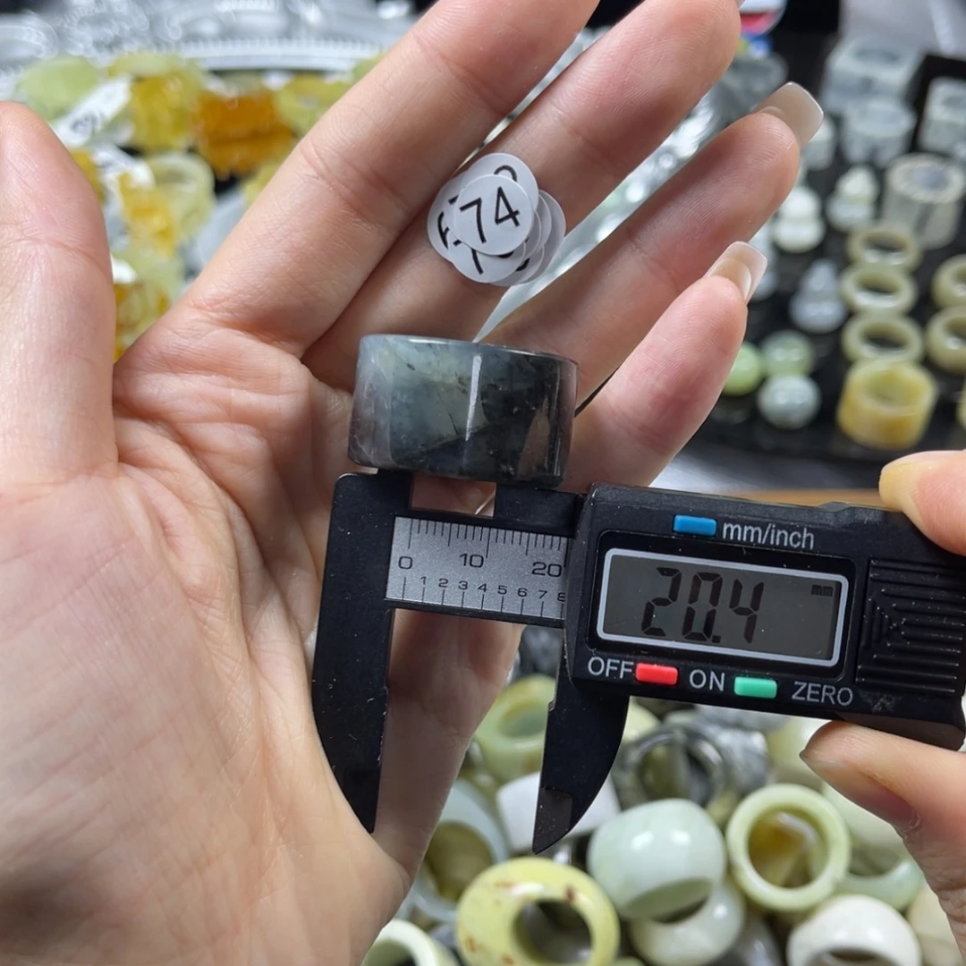 蛇纹石玉未镶嵌戒指