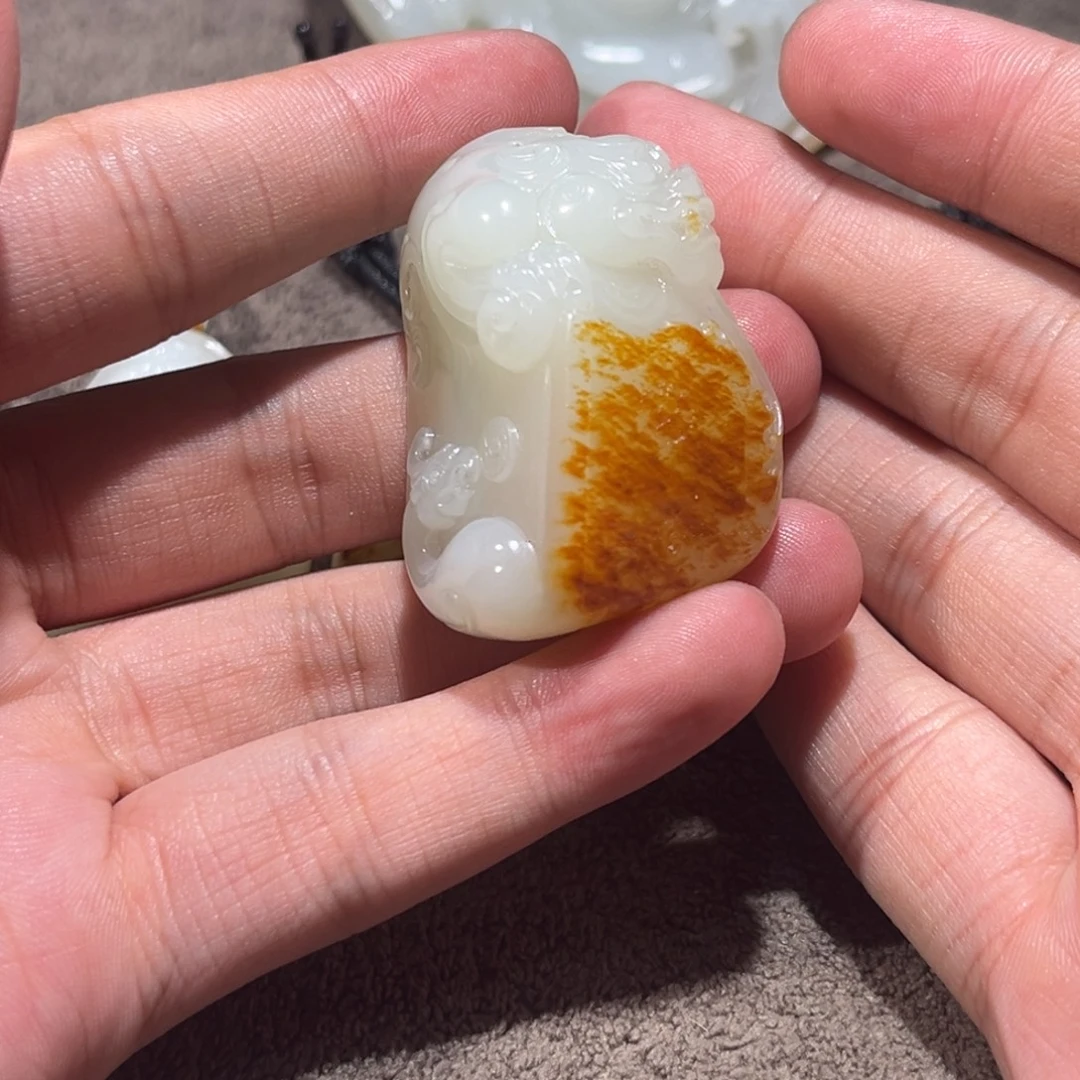 颈饰未镶嵌和田玉（子料）