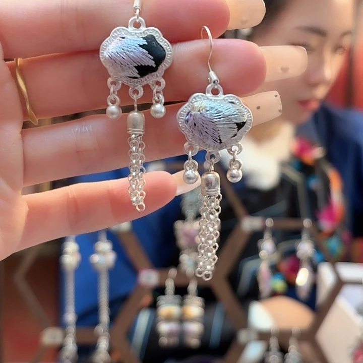 织绣云织谣老绣饰品184