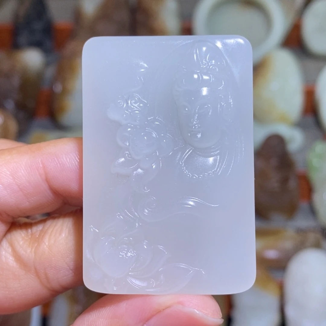 颈饰未镶嵌和田玉（白玉）