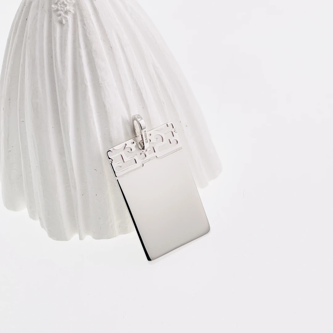 铂金Pt950镜面款无事牌吊坠7.27克