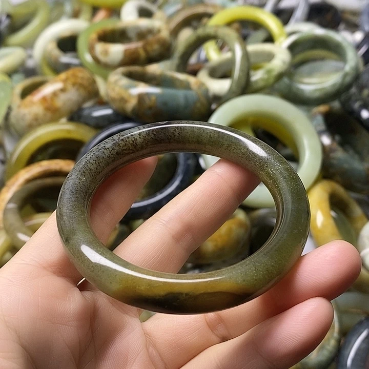 蛇纹石玉未镶嵌手镯
