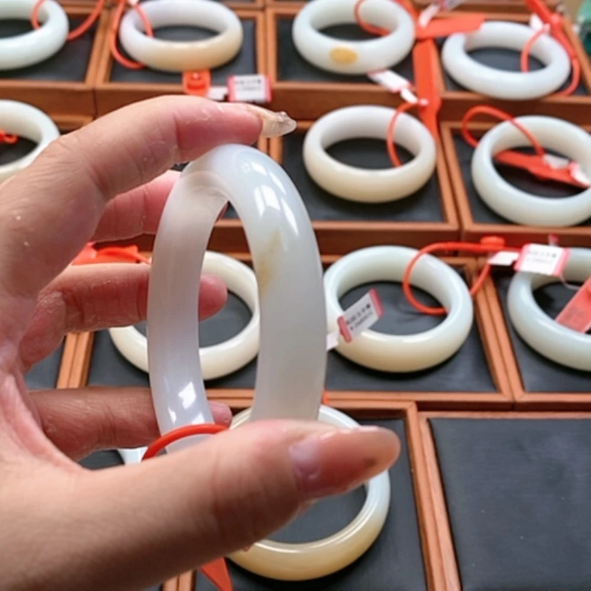 【闪购商品】未镶嵌手镯和田玉