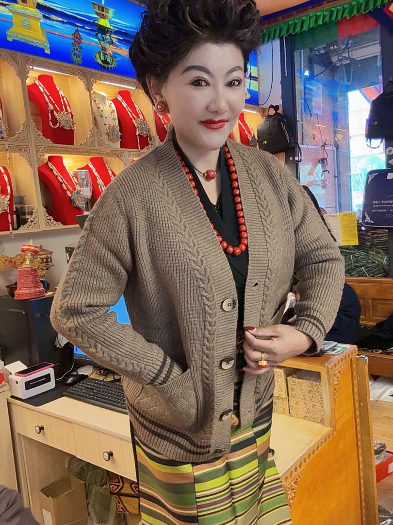 条纹卡其色毛衣外套（拍一送水晶耳环）