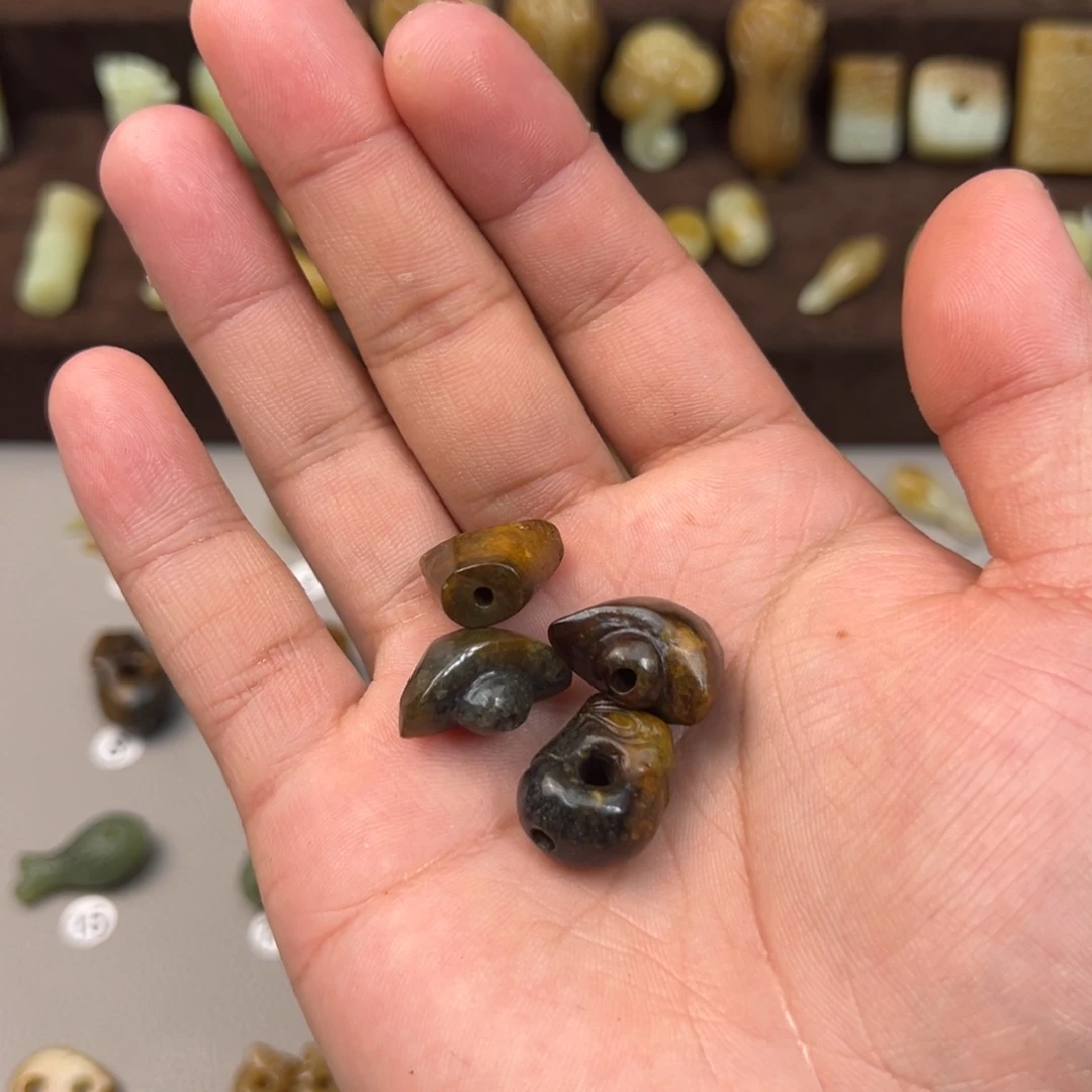 福***来岫岩河磨玉（透闪石质玉）未镶嵌颈饰