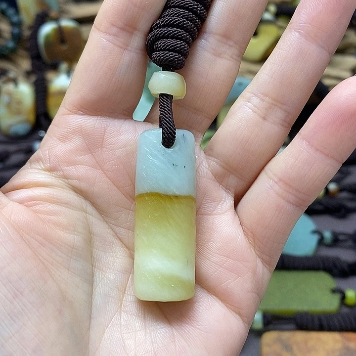 未镶嵌蛇纹石玉颈饰