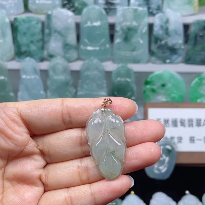 颈饰18K金镶嵌翡翠叶子
