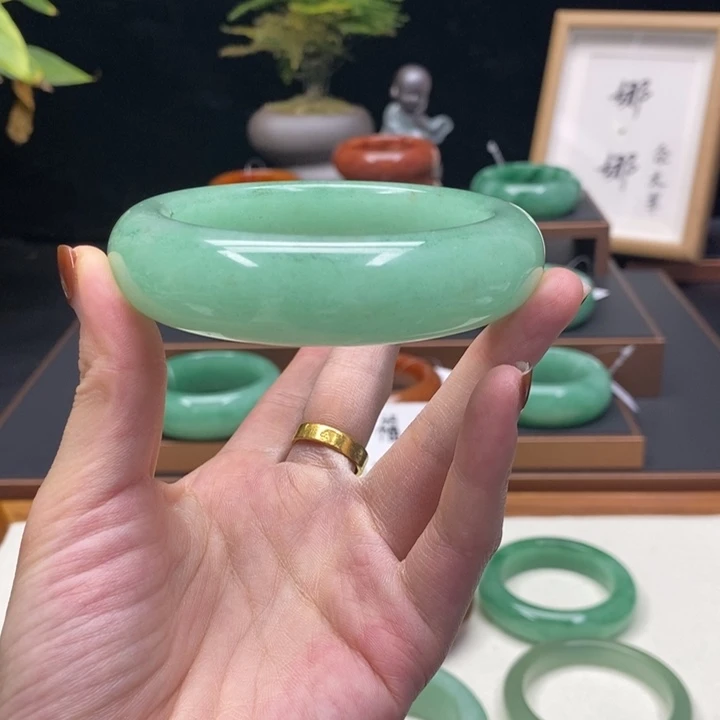 望***尘石英质玉未镶嵌佘