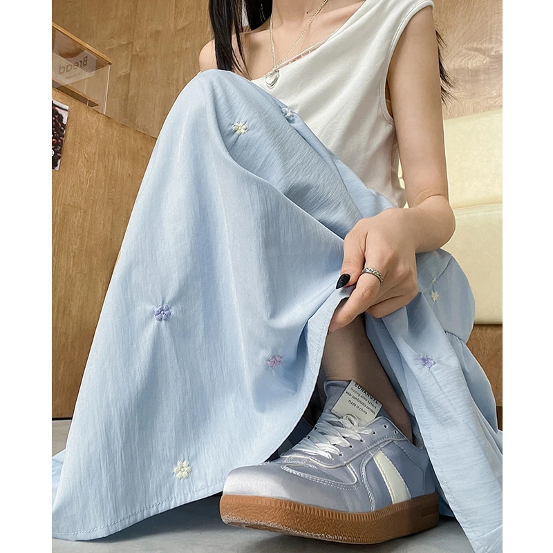 蓝色2025新款刺绣花朵半身裙女夏季薄款高腰A字裙中长款甜美裙子