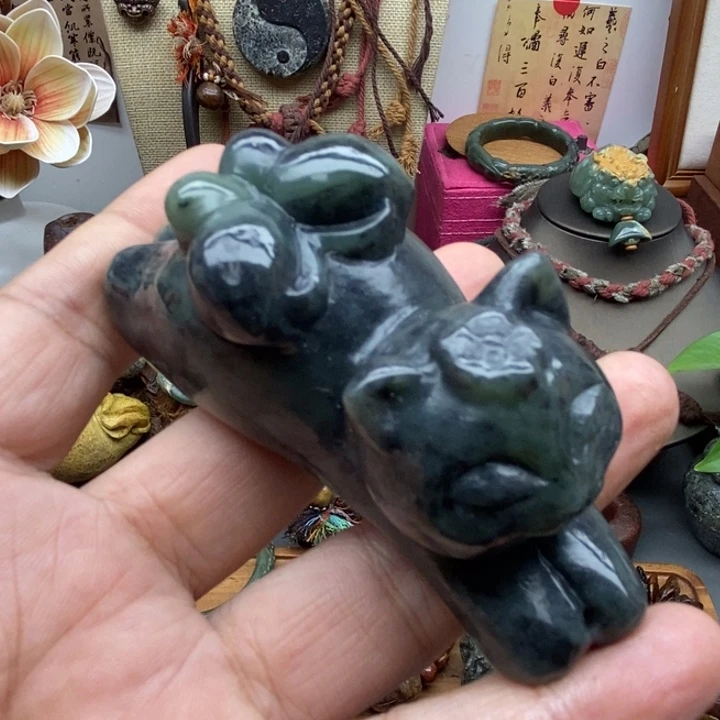 未镶嵌岫岩河磨玉（透闪石质玉）把件