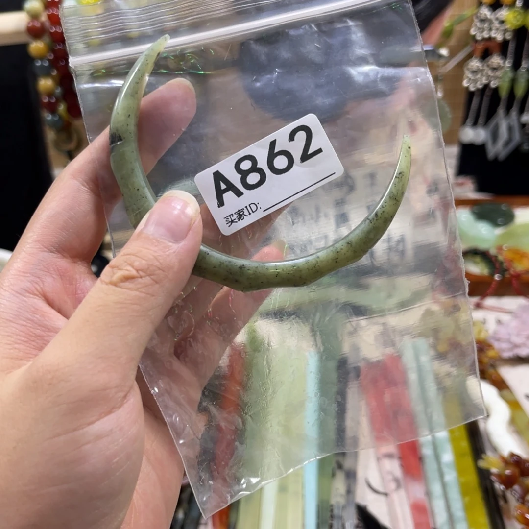 蛇纹石玉未镶嵌发饰张**凉