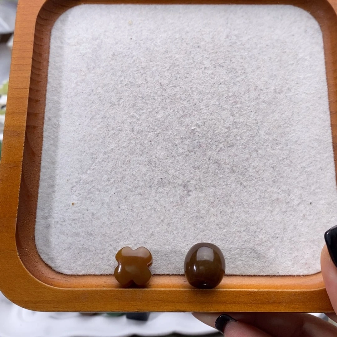 嘿***U和田玉未镶嵌颈饰买断