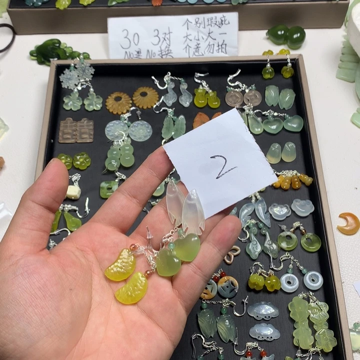 小***珠蛇纹石玉合金耳钉