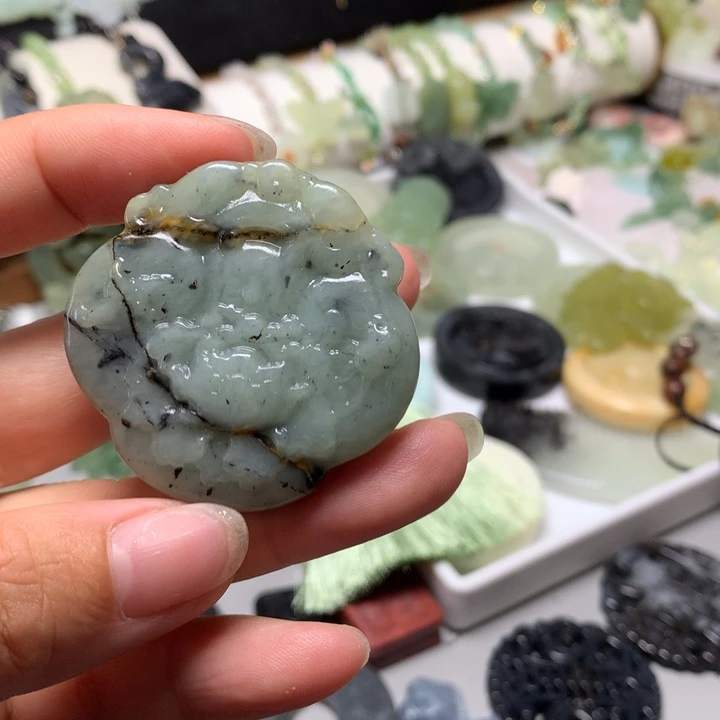 蛇纹石玉未镶嵌颈饰