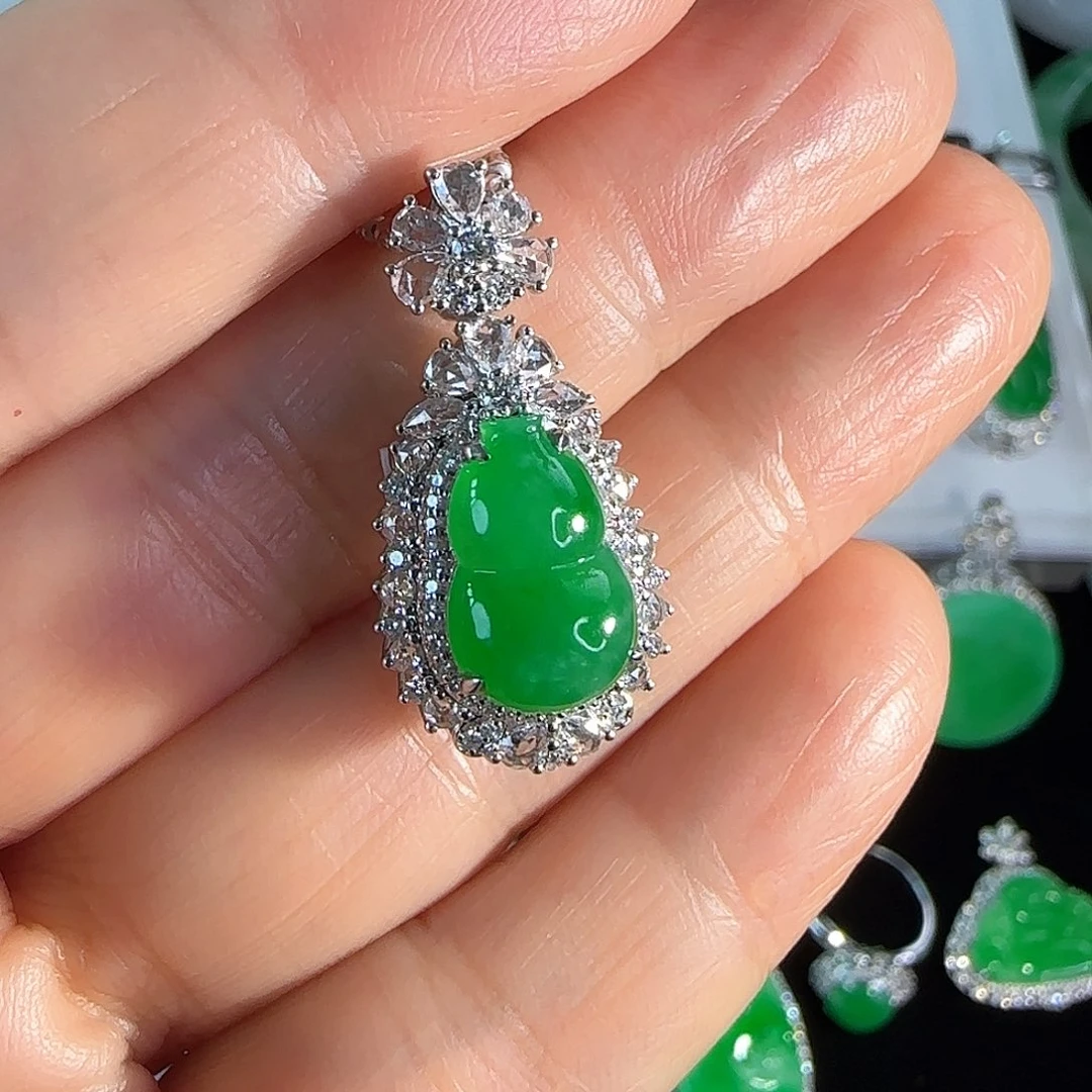 翡翠颈饰18K金镶嵌葫芦