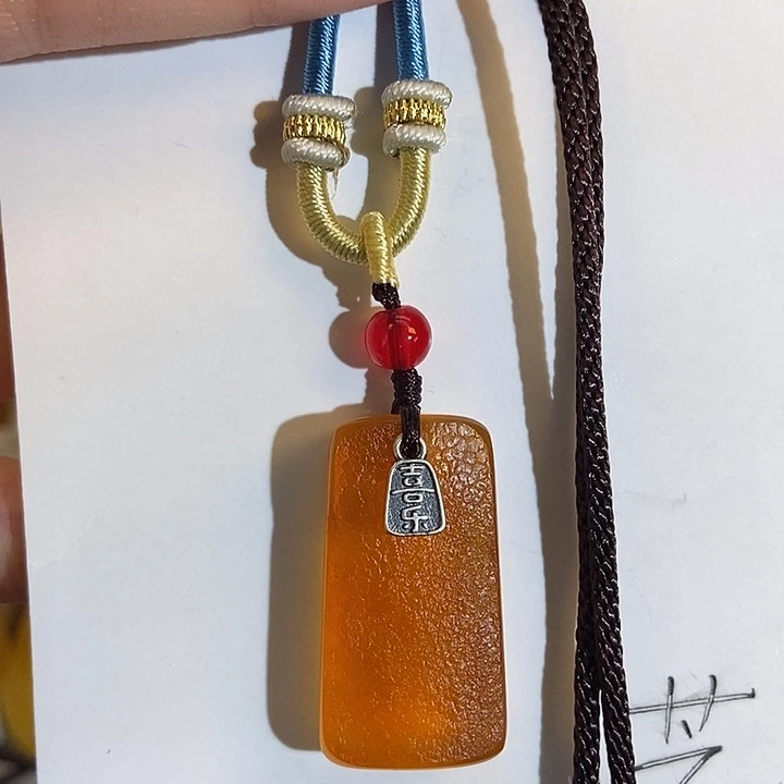 未镶嵌琥珀珠宝奇石