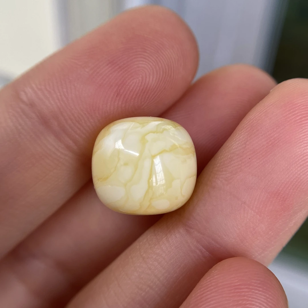 蜜蜡橘黄蜡老型配饰13.4×12.4mm，蜡质品相都好，飘浓花，丁点点粉尘