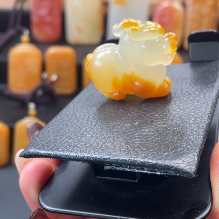 石英质玉（黄龙玉）合金颈饰