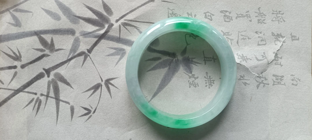 F2224  五三＋ 缅甸冰润飘绿翠翡翠手镯女款手工