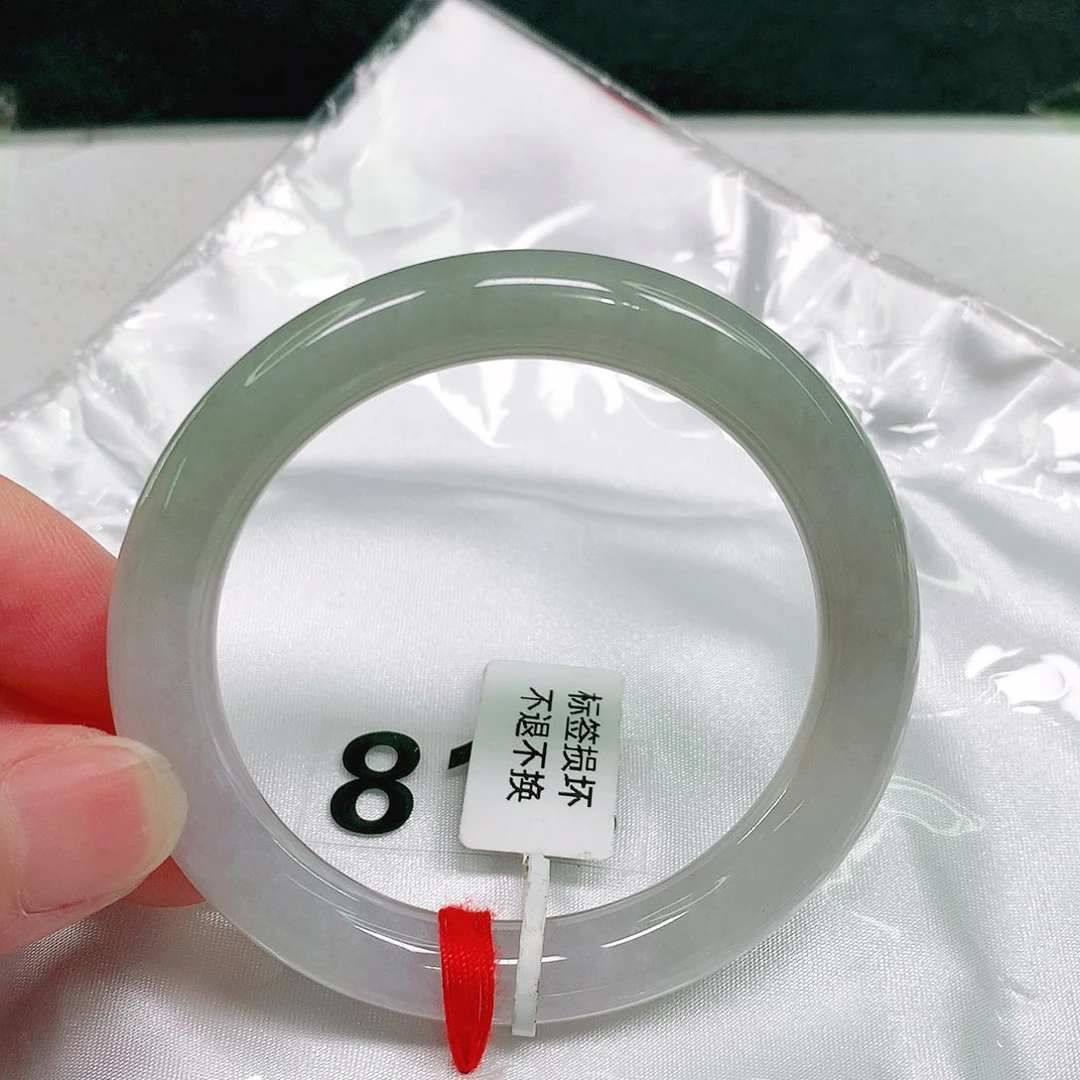 翡翠手镯（圆镯）未镶嵌34 号翡翠手镯