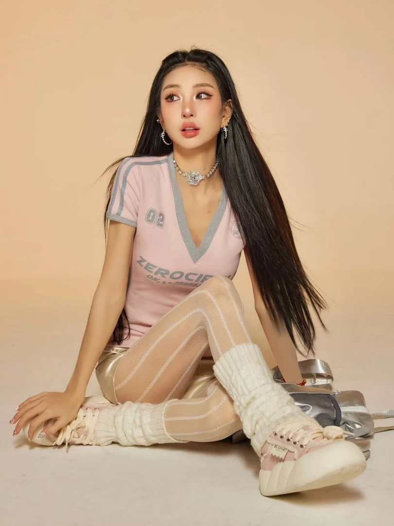 B21-3两色“02号”V领字母球服短袖