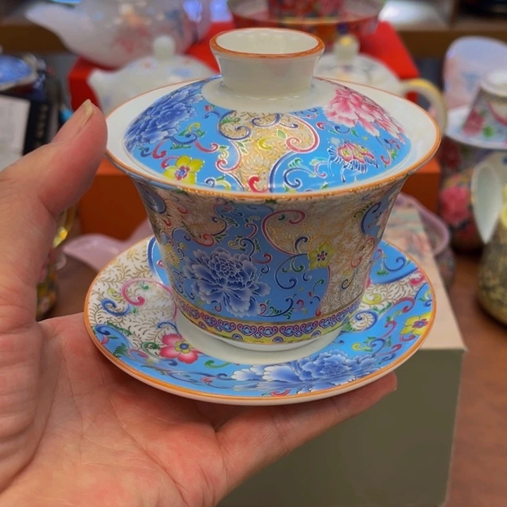 花花绿绿的小鸟在