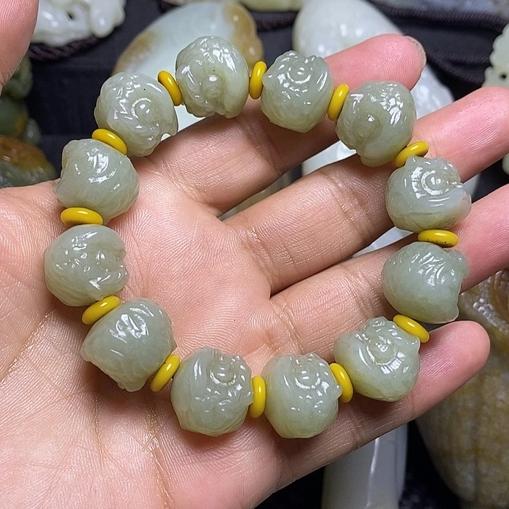 和田玉未镶嵌颈饰绿**林