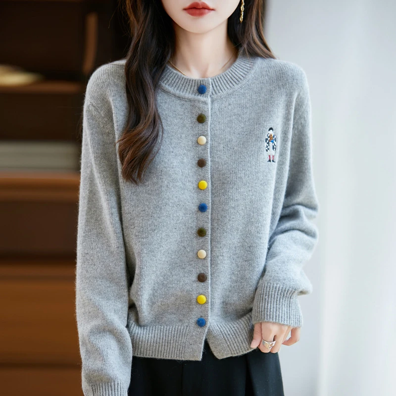 彩色扣刺绣针织开衫女外穿秋冬百搭圆领长袖休闲毛衣女装外套上衣