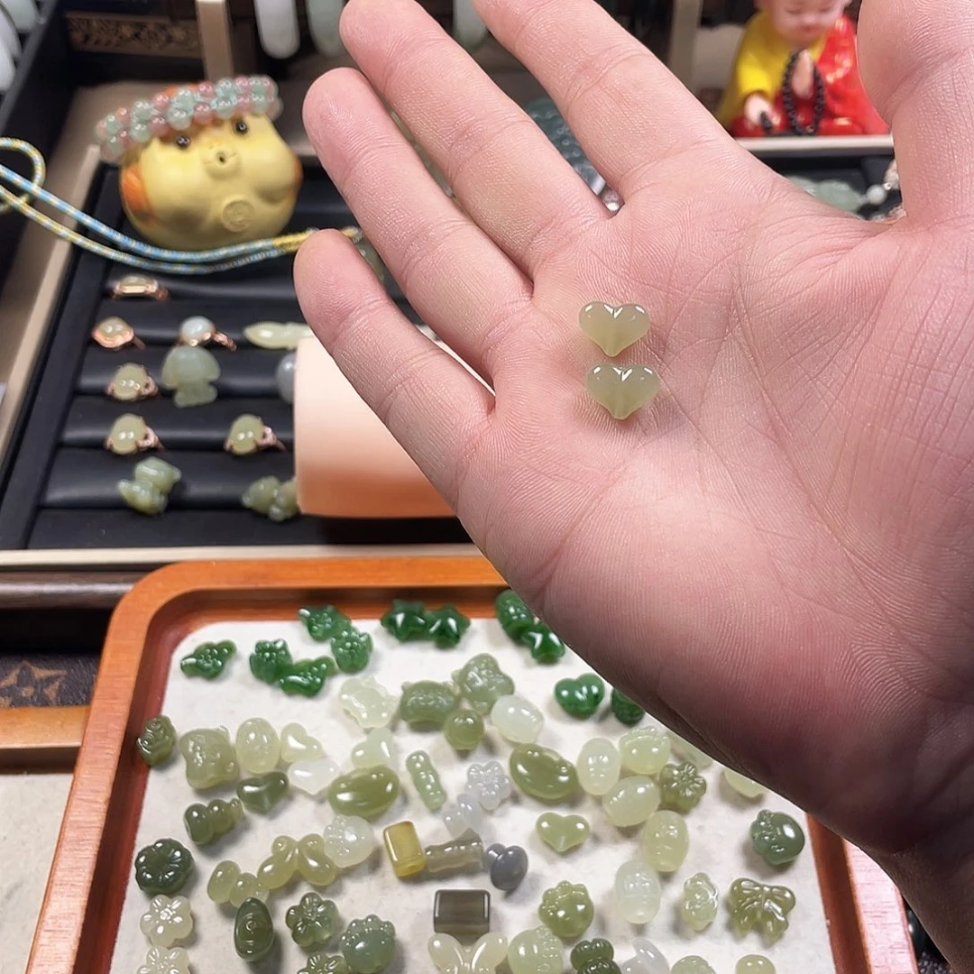 昕***禾和田玉未镶嵌手链