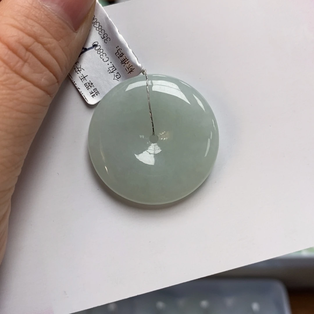 翡翠颈饰未镶嵌平安扣