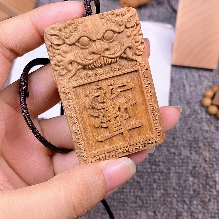 无事牌檀香木老山檀雕刻雨渐耳吊坠