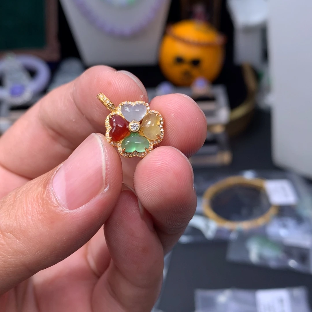 翡翠18K金镶嵌颈饰