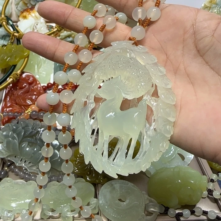 蛇纹石玉吊坠未镶嵌