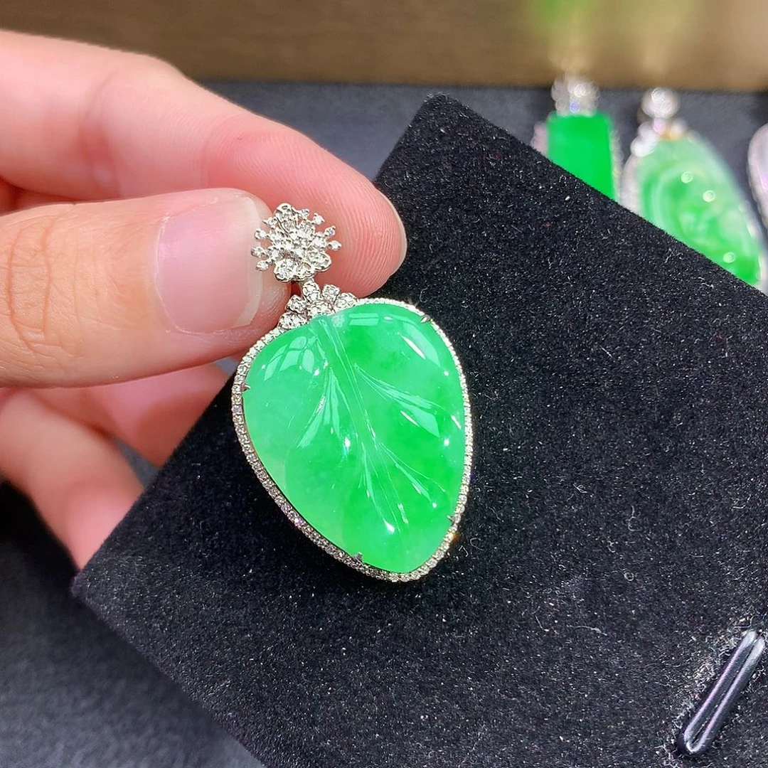翡翠18K金镶嵌颈饰