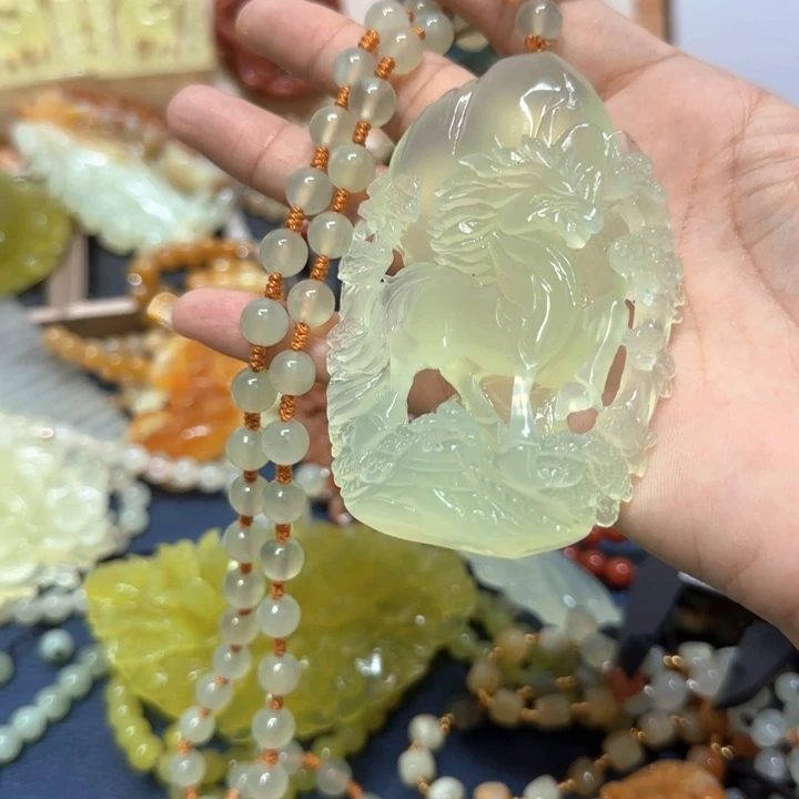 合金蛇纹石玉吊坠