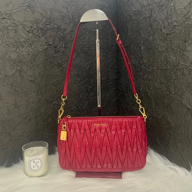 95新 MIU MIU/缪缪 缪缪褶皱系列红色单肩包