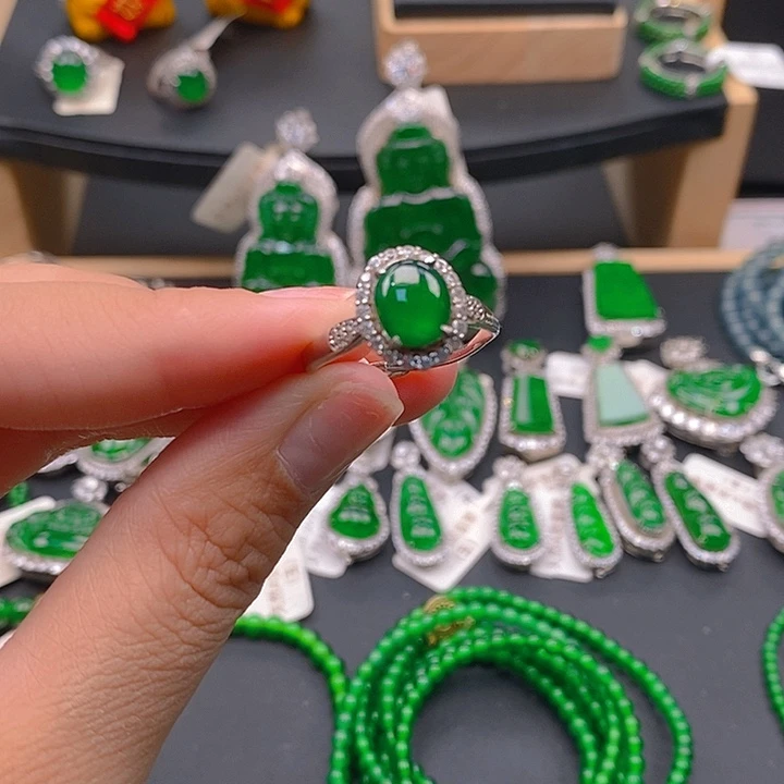 颈饰未镶嵌翡翠翡翠戒指
