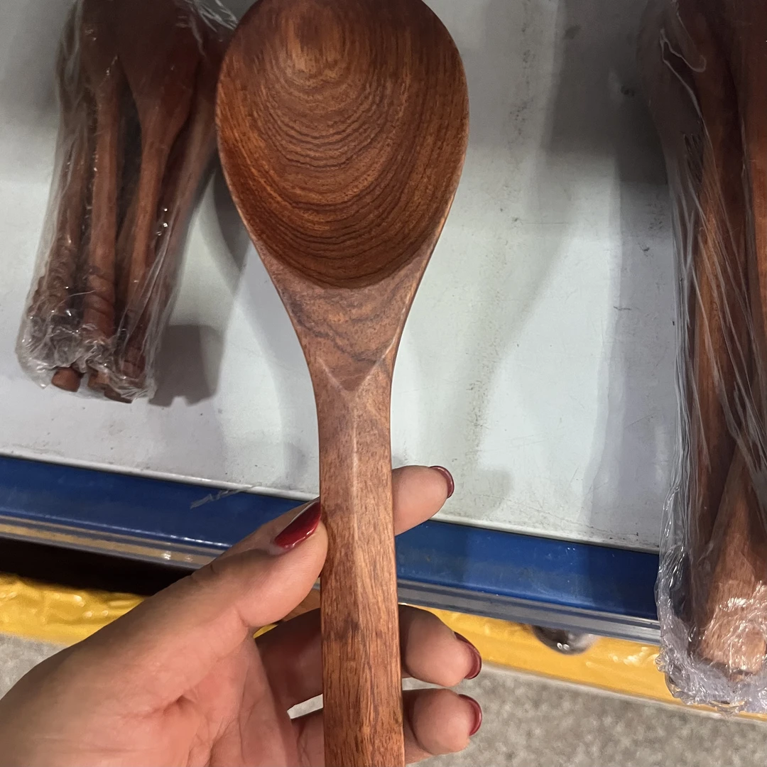 云南省瑞丽木头用品（1把）大的饭勺