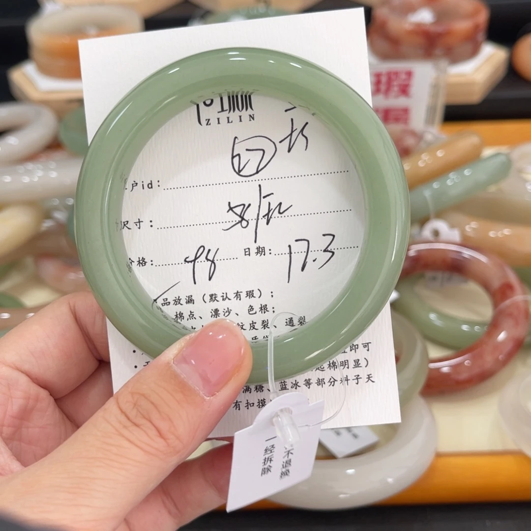 未镶嵌手镯石英质玉